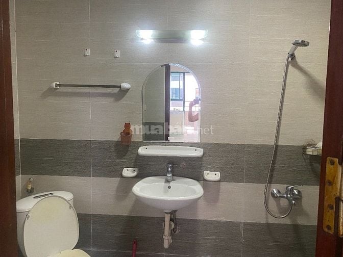 Chính chủ cho thuê CHCC 17T9 DT 107m2  đường Nguyễn Thị Th