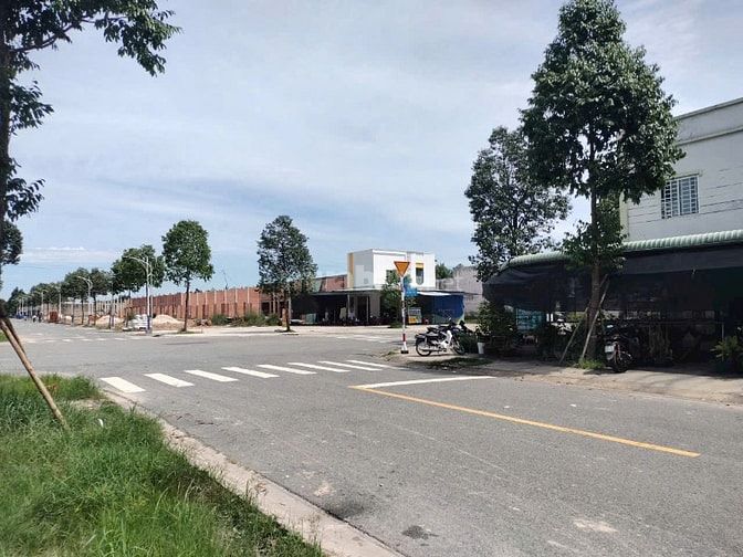 CẦN BÁN SHOPHOUSE TẠI BÀU BÀNG KHAI THÁC KINH DOANH NGAY 
