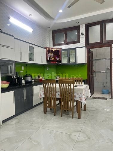 NGỘP BANK CẦN RA GẤP 16TỶ - DT: 5X20M - 5 TẦNG MỚI KENG - HẺM 8M NHỰA