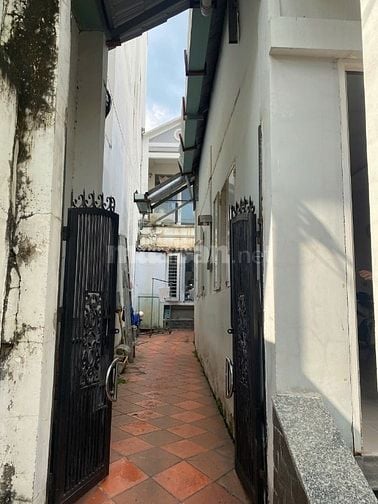 Bán nhà hẻm 4 mét đường Tôn Thất Thuyết Q4 gần chợ Xóm Chiếu 143m2