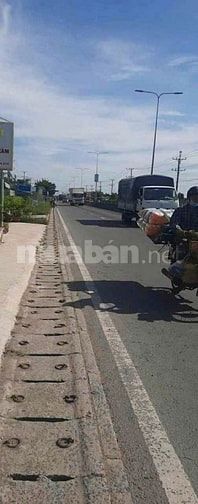 cho thuê nhà nguyên căn riêng biệt mặt tiền lộ nhựa lớn 