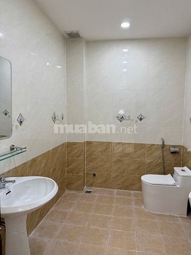Chính chủ cho thuê nhà đẹp làm văn phòng, số 3 Nguyễn Bá Tuyển