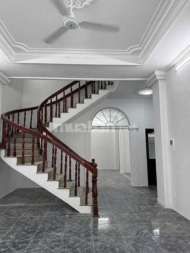 Chính chủ cho thuê nhà đẹp làm văn phòng, số 3 Nguyễn Bá Tuyển