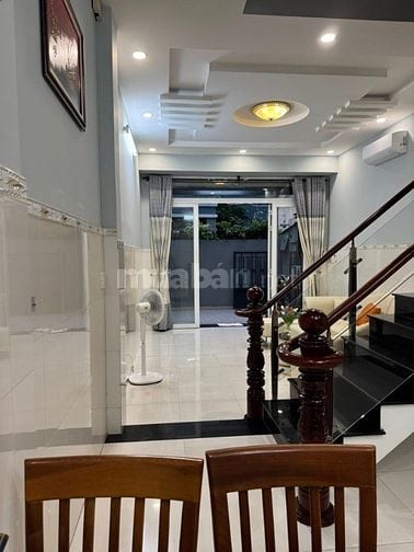 Bán nhà chính chủ Trệt + 3 Lầu Nguyễn Văn Nghi