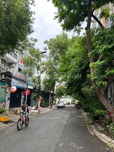 Bán nhà ngang 6m x 15.6m Đặng Thùy Trâm - Đường rộng 12m có lề đường