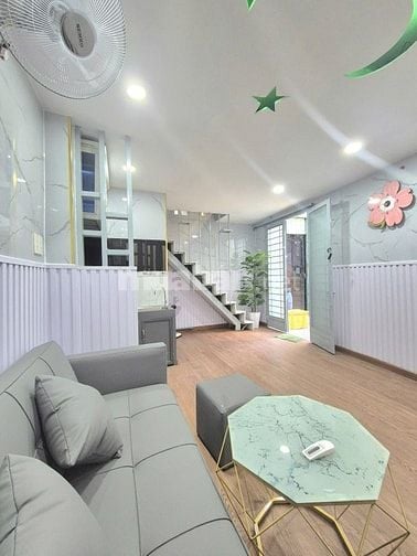 Nhà mới Âu Cơ, P10,Q.Tân Bình, giá chỉ 2.2 tỷ TL, 18m², 2 tầng + lửng.