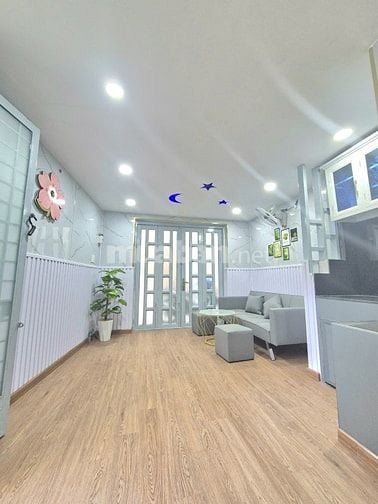 Nhà mới Âu Cơ, P10,Q.Tân Bình, giá chỉ 2.2 tỷ TL, 18m², 2 tầng + lửng.