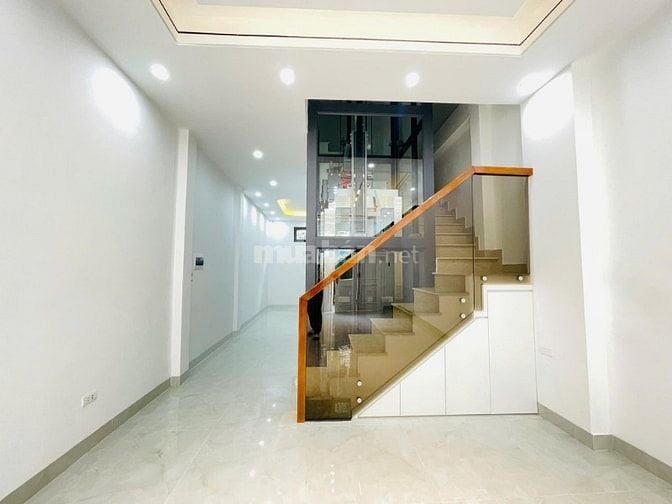 Phố Phú Thượng, DT: 64m2, 6 tầng thang máy ( 10 phòng ) ô tô đỗ cửa