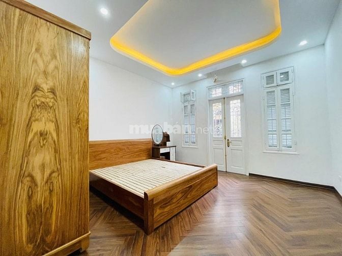 Phố Phú Thượng, DT: 64m2, 6 tầng thang máy ( 10 phòng ) ô tô đỗ cửa