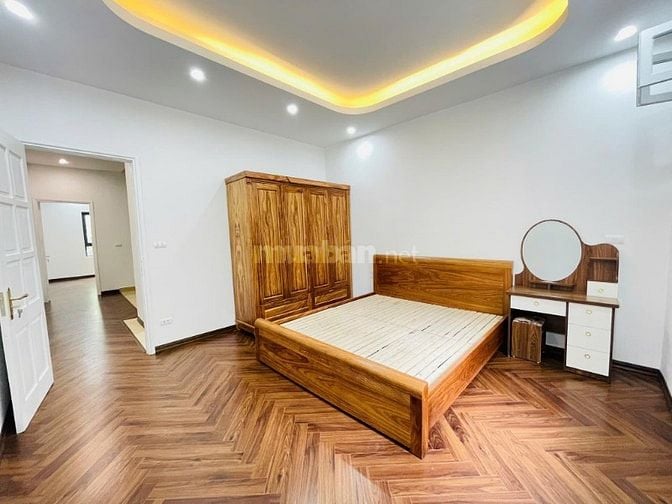 Phố Phú Thượng, DT: 64m2, 6 tầng thang máy ( 10 phòng ) ô tô đỗ cửa