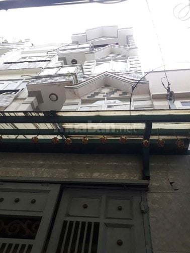 Cho thuê nhà đường Đoàn Văn Bơ, Phường 10, Quận 4 cũ