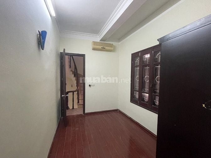 Nhà riêng ngõ phố hoàng mai gần chợ hoàng mai dt30m2x4t giá 9tr 