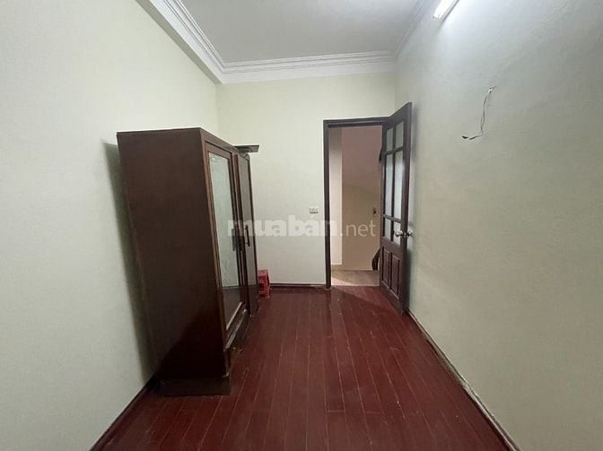 Nhà riêng ngõ phố hoàng mai gần chợ hoàng mai dt30m2x4t giá 9tr 