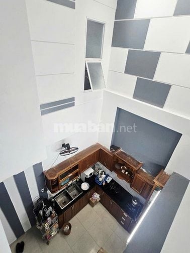 NHÀ 2 TẦNG KIỆT 2M SAU LƯNG NHÀ MẶT TIỀN