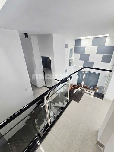 NHÀ 2 TẦNG KIỆT 2M SAU LƯNG NHÀ MẶT TIỀN