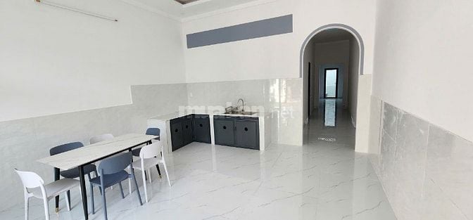 Bán nhà mới xây HXH P Long Trường đang cho thuê 7tr/tháng có sân rộng