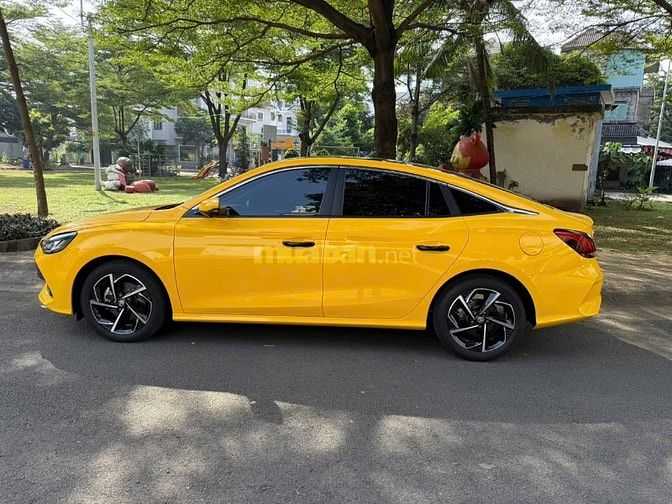 MG 5 Luxury Sản Xuất 2023 Màu Vàng xe đi lướt 