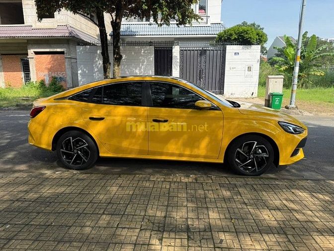 MG 5 Luxury Sản Xuất 2023 Màu Vàng xe đi lướt 