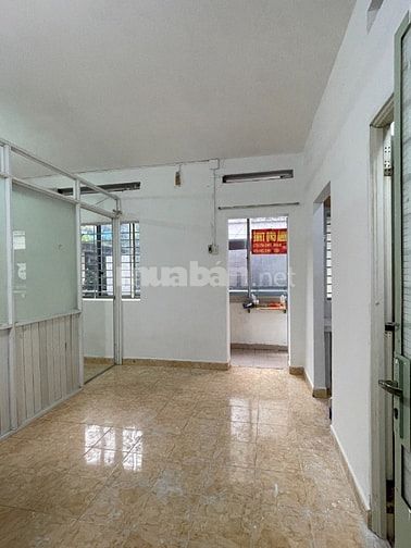 Căn hộ 32 m2, 1P ngủ, wc, C/c Bàu Cát 2,  p10, TB, 4,5tr/th. Thang bộ