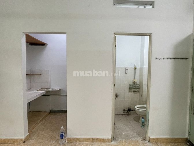 Căn hộ 32 m2, 1P ngủ, wc, C/c Bàu Cát 2,  p10, TB, 4,5tr/th. Thang bộ
