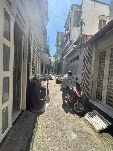 Bán nhà hẻm Đường Dạ Nam. Cách Mặt Tiền 5 căn nhà.P2Q8