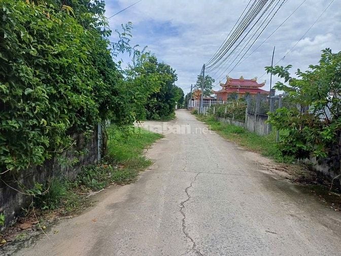 Đất chính chủ trung tâm TT Đức Hoà, bán gấp trong tháng 10, 90m2,980tr
