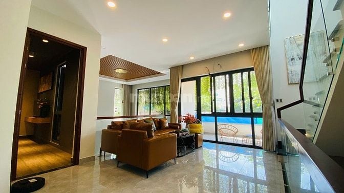 CHỊ CHỦ CẦN TIỀN CHO CON DU HỌC BÁN GẤP BIỆT THỰ CÓ HỒ BƠI, MẶT TIỀN 