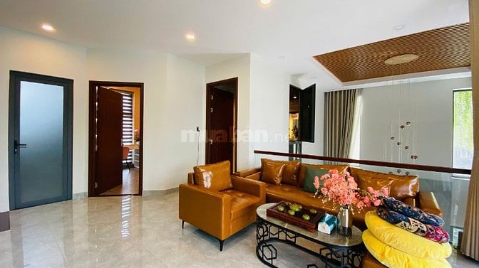 CHỊ CHỦ CẦN TIỀN CHO CON DU HỌC BÁN GẤP BIỆT THỰ CÓ HỒ BƠI, MẶT TIỀN 