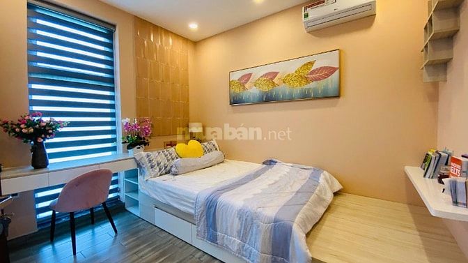 CHỊ CHỦ CẦN TIỀN CHO CON DU HỌC BÁN GẤP BIỆT THỰ CÓ HỒ BƠI, MẶT TIỀN 