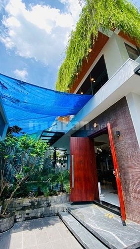 CHỊ CHỦ CẦN TIỀN CHO CON DU HỌC BÁN GẤP BIỆT THỰ CÓ HỒ BƠI, MẶT TIỀN 