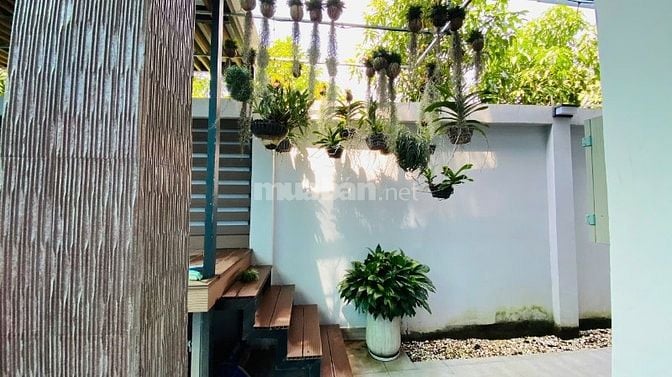 CHỊ CHỦ CẦN TIỀN CHO CON DU HỌC BÁN GẤP BIỆT THỰ CÓ HỒ BƠI, MẶT TIỀN 