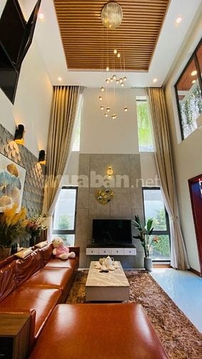 CHỊ CHỦ CẦN TIỀN CHO CON DU HỌC BÁN GẤP BIỆT THỰ CÓ HỒ BƠI, MẶT TIỀN 