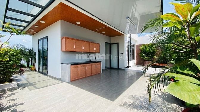 CHỊ CHỦ CẦN TIỀN CHO CON DU HỌC BÁN GẤP BIỆT THỰ CÓ HỒ BƠI, MẶT TIỀN 