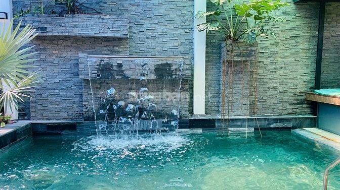 CHỊ CHỦ CẦN TIỀN CHO CON DU HỌC BÁN GẤP BIỆT THỰ CÓ HỒ BƠI, MẶT TIỀN 