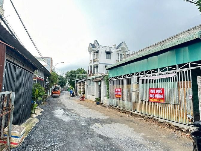 CHO THUÊ NHÀ NGUYÊN 280m2 CĂN MẶT TIỀN 10x28 - TRUNG TÂM HÓC MÔN