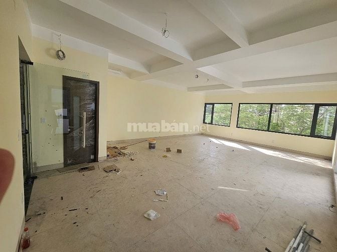 Cho thuê nhà kinh doanh mặt đường Lạc Long Quân