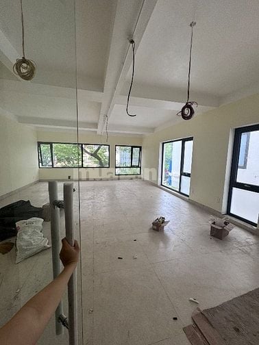 Cho thuê nhà kinh doanh mặt đường Lạc Long Quân
