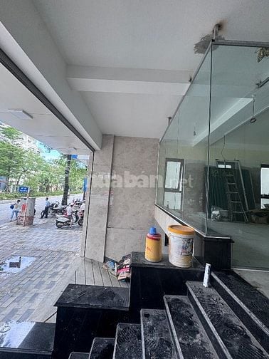 Cho thuê nhà kinh doanh mặt đường Lạc Long Quân
