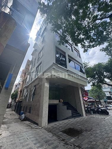 Cho thuê nhà kinh doanh mặt đường Lạc Long Quân