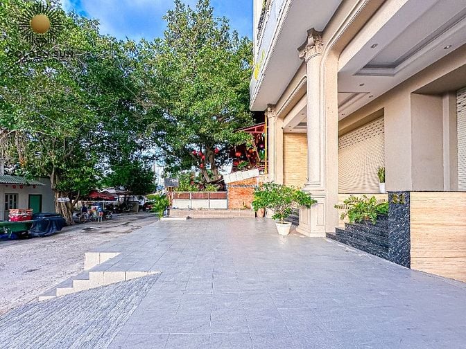 Cho Thuê Mặt Tiền Lớn Q7 - 188M2 - 25TR