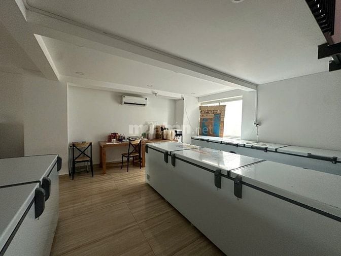 Cho Thuê Mặt Tiền Lớn Q7 - 188M2 - 25TR