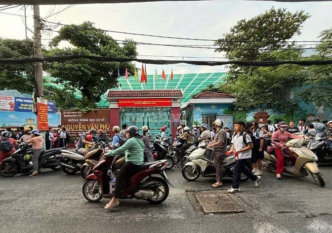  SANG QUÁN TRÀ SỮA VỊ TRÍ VÀNG – ĐỐI DIỆN TRƯỜNG HỌC, KHU SẦM UẤT Q.11