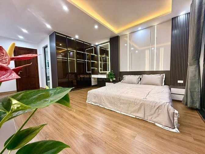 Nhà Đẹp Thang Máy Trường Chinh 39/43m, 6 tầng, mt 7.3m, giá 12.8 tỷ.