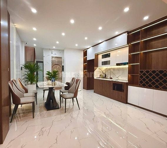 Nhà Đẹp Thang Máy Trường Chinh 39/43m, 6 tầng, mt 7.3m, giá 12.8 tỷ.