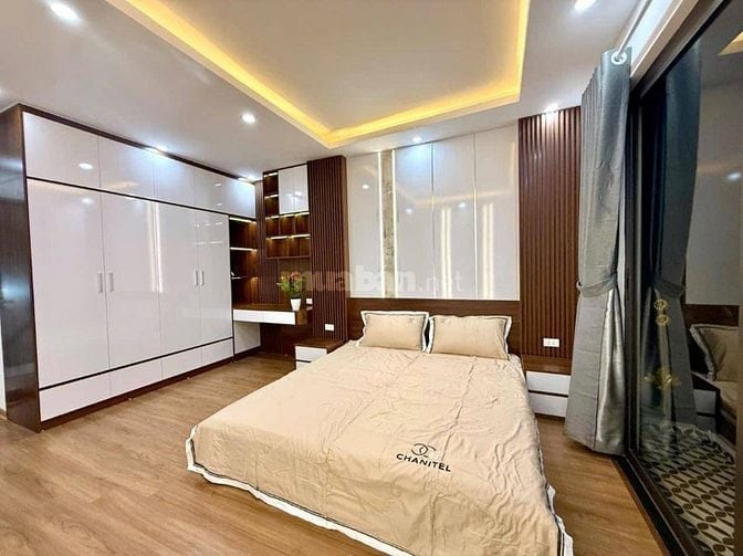 Nhà Đẹp Thang Máy Trường Chinh 39/43m, 6 tầng, mt 7.3m, giá 12.8 tỷ.