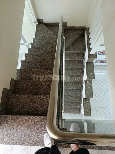 Nhà 1T, 1 lầu, 2mt, giá : 3.9 tỷ, huỳnh Thị hai