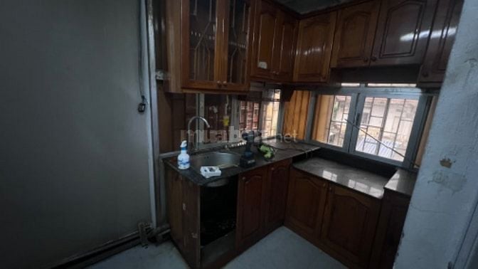 Cho thuê căn hộ tt 95 Láng Hạ- Thái Thịnh. Tầng 3- 65m thang B.