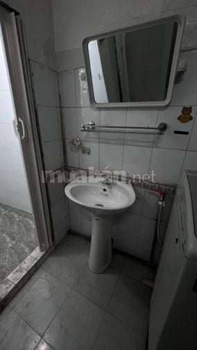 Cho thuê căn hộ tt 95 Láng Hạ- Thái Thịnh. Tầng 3- 65m thang B.
