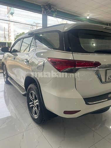 Bán Fortuner nhập màu trắng máy dầu số tự động.