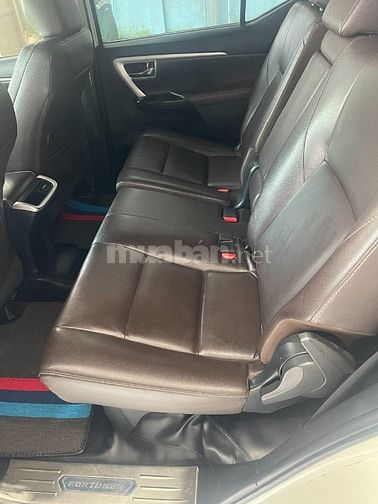 Bán Fortuner nhập màu trắng máy dầu số tự động.